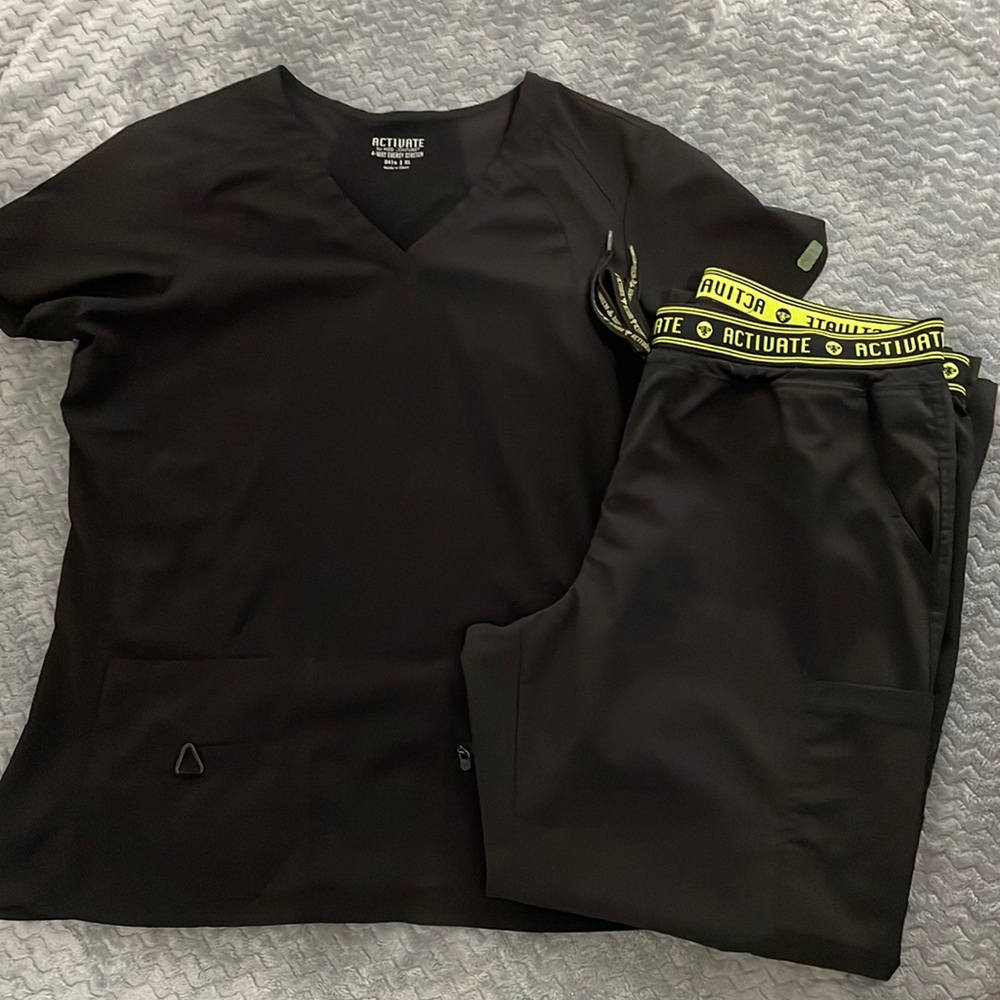 Med Couture Activate Scrub Set